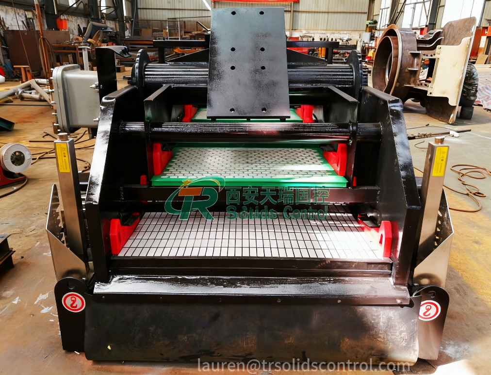 Double-layer vibrating screens are widely used in mining, metallurgy, coal, building materials, fertilizer, ceramics and other industries. They are suitable for screening various dry and wet materials, and are especially suitable for screening materials with larger and more complex particle sizes.
